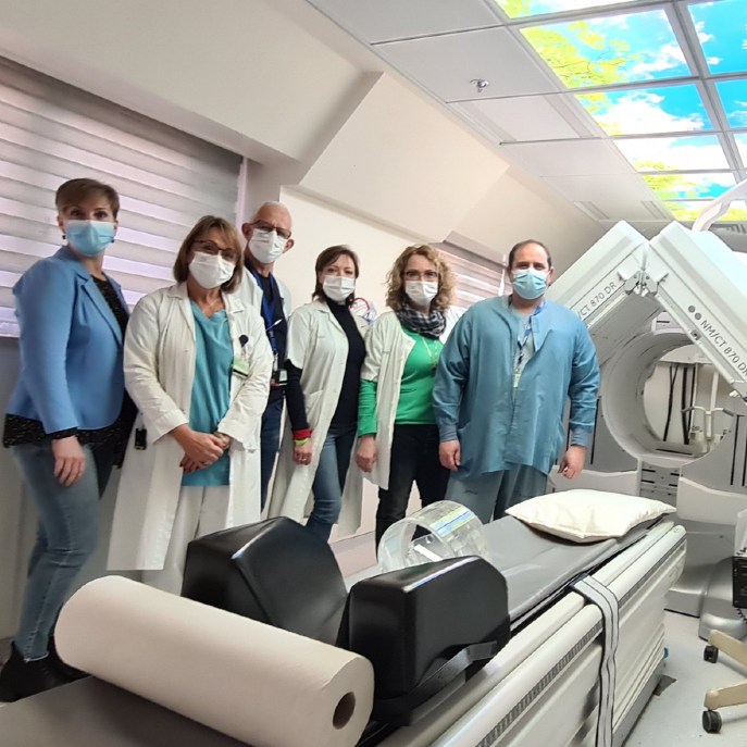 אנשי הצוות במכון האיזוטופים ואנשי הצוות במכון הרנטגן