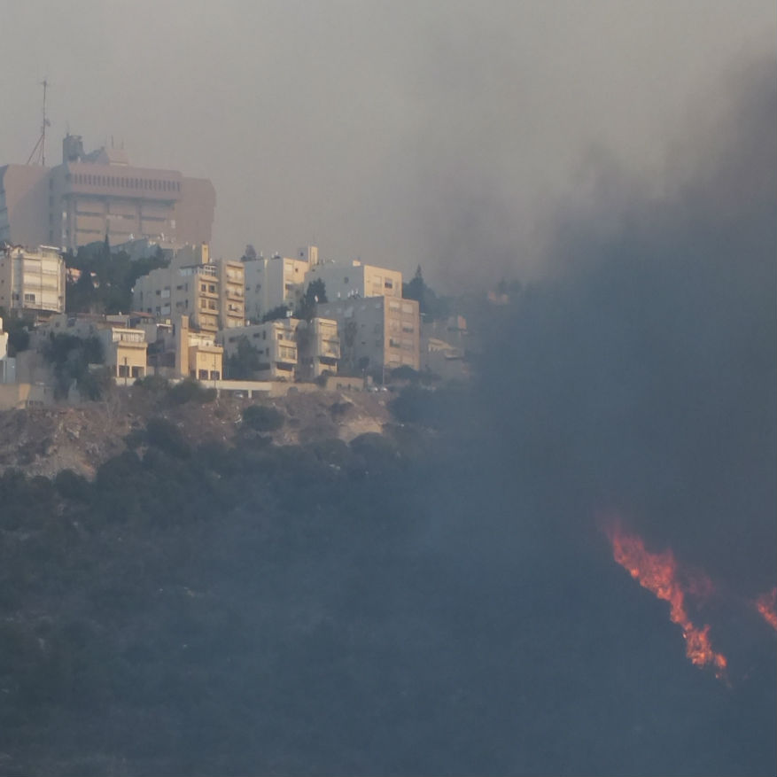 בית החולים מוקף באש