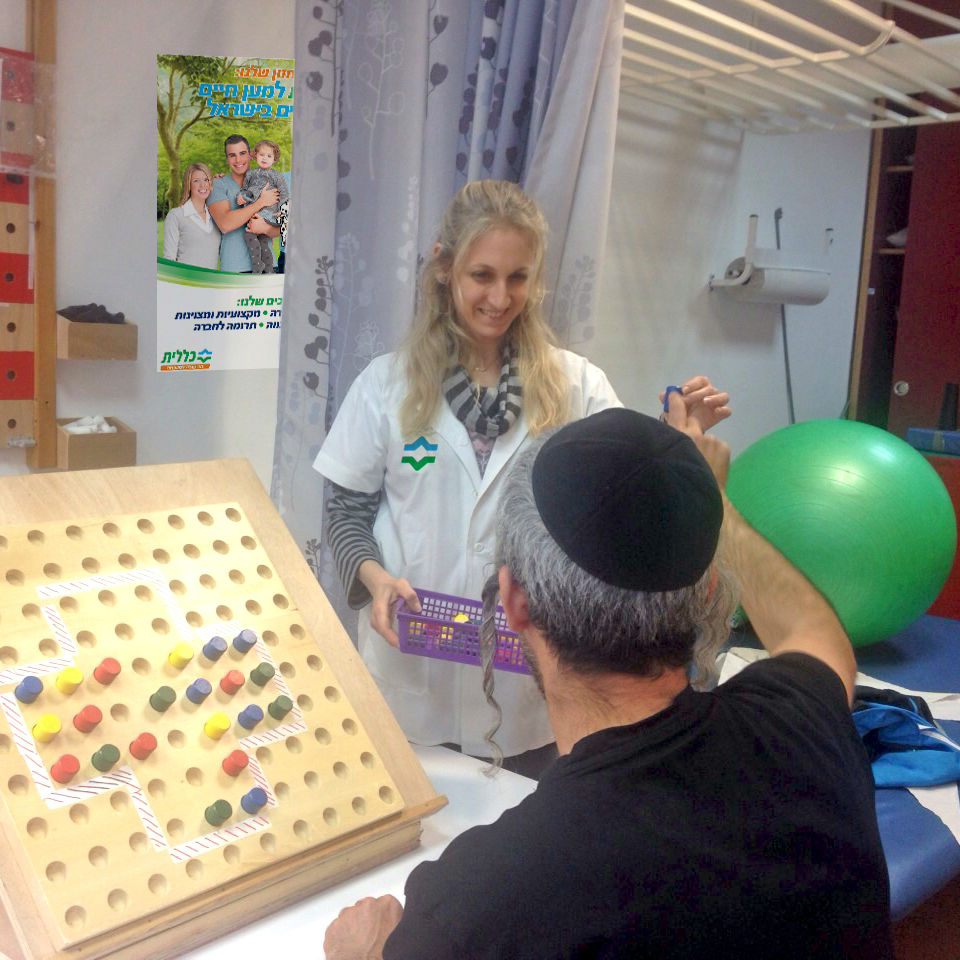 טלי לביא במהלך טיפול ריפוי בעיסוק