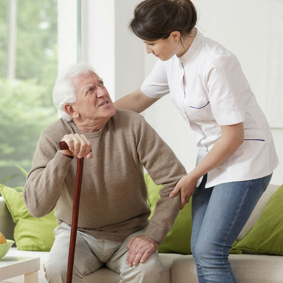 מבוגר עם כאבי ישיבה